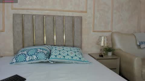 miaaffox online show from 02/11/26, 08:14