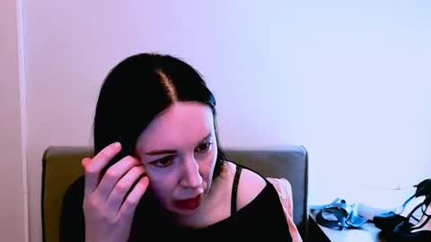 Mia online show from 03/07/26, 05:43