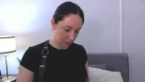 Mia online show from 06/13/26, 05:49