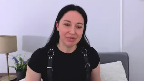 Mia online show from 06/16/26, 04:31