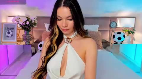Mia online show from 06/15/26, 07:05