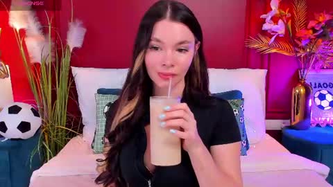 Mia online show from 06/17/26, 05:10