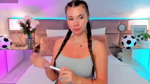 Mia online show from 06/23/26, 07:01