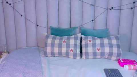 Snapshot of miaanderson__ chatting on 12/16/25, 07:41 miaanderson__ online show from 12/16/25, 07:41