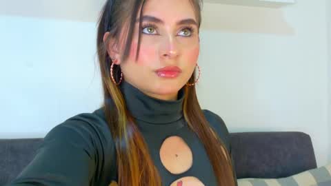 miaanderson__ online show from 05/10/26, 11:26