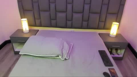 mia red hair molly short hair online show from 03/01/25, 08:45