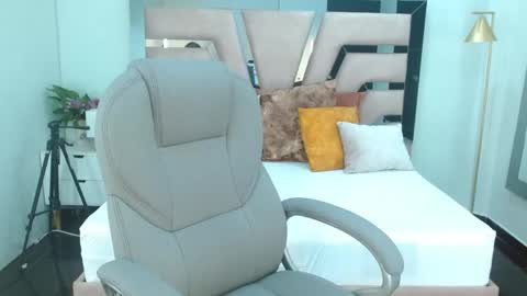 Snapshot of miaarodriguez1_ chatting on 05/19/26, 08:59 Mia Rodriguez online show from 05/19/26, 08:59