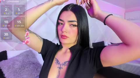 Snapshot of miaasmiith_ chatting on 04/07/26, 09:15 Alexandra online show from 04/07/26, 09:15