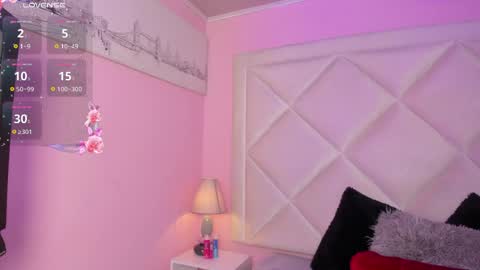 Snapshot of miaasmiith_ chatting on 04/09/26, 11:15 Alexandra online show from 04/09/26, 11:15