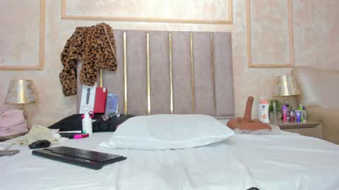Snapshot of miaasummer chatting on 04/25/26, 01:41 Miaasummer online show from 04/25/26, 01:41