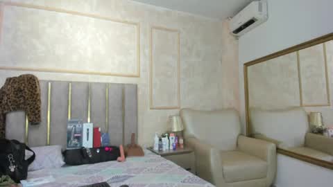 Snapshot of miaasummer chatting on 05/07/26, 11:37 Miaasummer online show from 05/07/26, 11:37