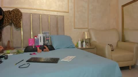 Miaasummer online show from 05/29/26, 11:41