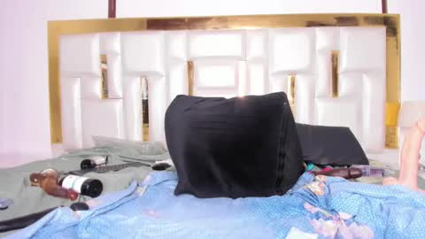 Mia  online show from 02/13/25, 08:27