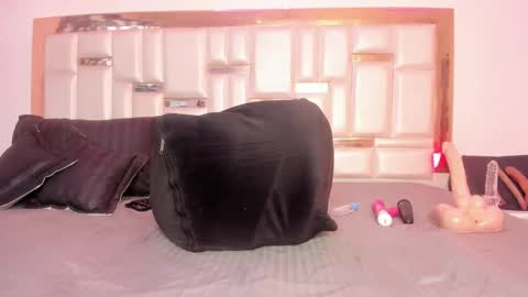 Mia  online show from 02/19/25, 02:12