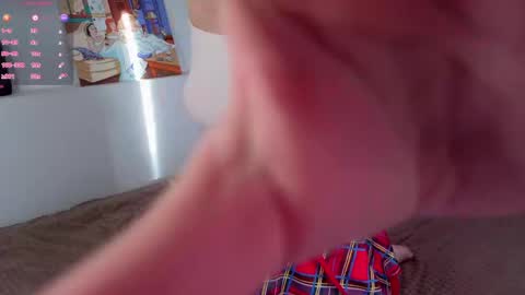 Mia online show from 05/05/26, 01:30