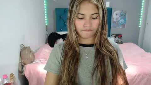mia online show from 08/03/26, 12:21