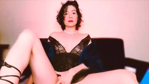 Snapshot of miabeautyxxx chatting on 02/15/25, 11:06 miabeautyxxx online show from 02/15/25, 11:06