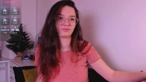 Snapshot of miabellee_ chatting on 12/14/25, 09:41 mia online show from 12/14/25, 09:41