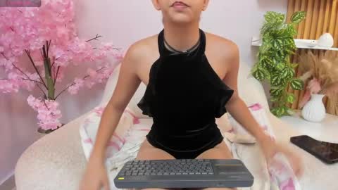 Mia online show from 04/28/26, 11:37