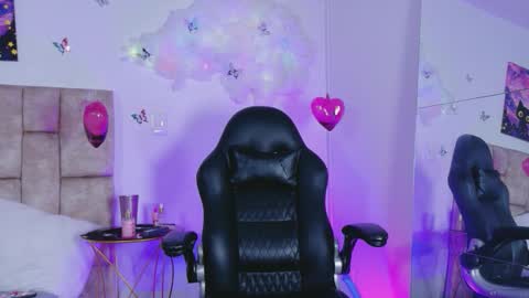 miablumm_ online show from 03/19/26, 06:23