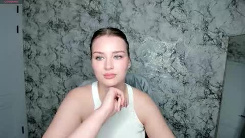 Mia online show from 03/12/26, 07:42