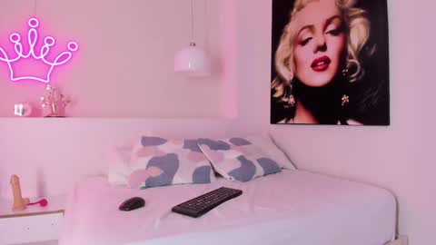 Mia online show from 11/27/25, 11:45