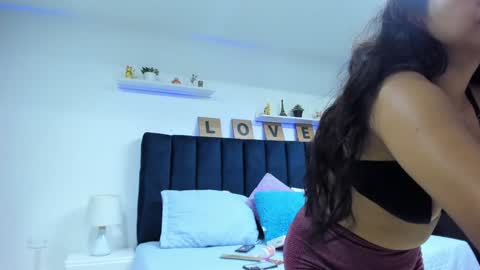 Snapshot of miabrunette23 chatting on 12/30/24, 02:53 MIA online show from 12/30/24, 02:53