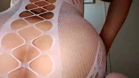 Mia Bueno online show from 10/11/25, 11:14