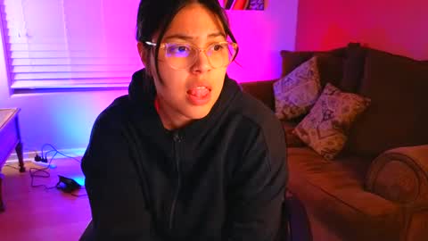 Snapshot of miacanela_xo chatting on 12/02/24, 02:20 Mia online show from 12/02/24, 02:20