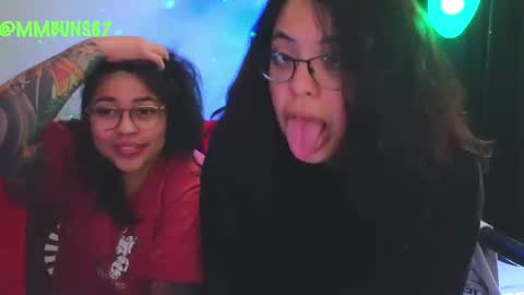 Snapshot of miacanela_xo chatting on 10/09/25, 02:31 Mia online show from 10/09/25, 02:31