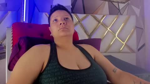 Snapshot of miacapucci1 chatting on 03/01/25, 03:27 online show from 03/01/25, 03:27