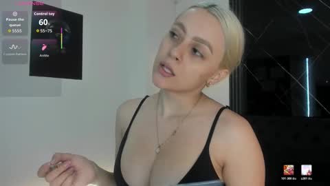 Snapshot of miacarperrlux chatting on 02/11/26, 08:47 MiaCarper online show from 02/11/26, 08:47