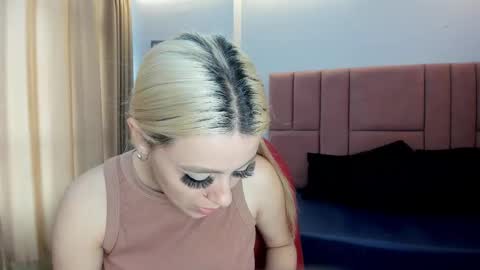 Snapshot of miacarperrlux chatting on 03/17/26, 08:56 MiaCarper online show from 03/17/26, 08:56