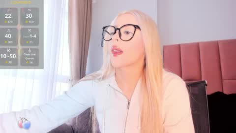 Snapshot of miacarperrlux chatting on 04/27/26, 09:02 MiaCarper online show from 04/27/26, 09:02