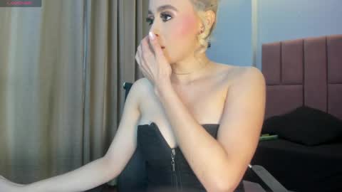 Snapshot of miacarperrlux chatting on 05/11/26, 09:45 MiaCarper online show from 05/11/26, 09:45