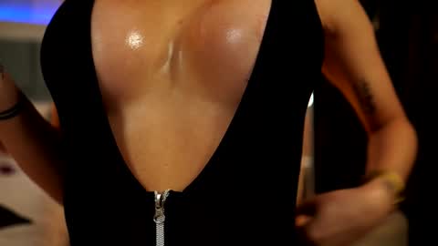 Snapshot of miacharm1 chatting on 11/05/25, 09:04 Mia online show from 11/05/25, 09:04