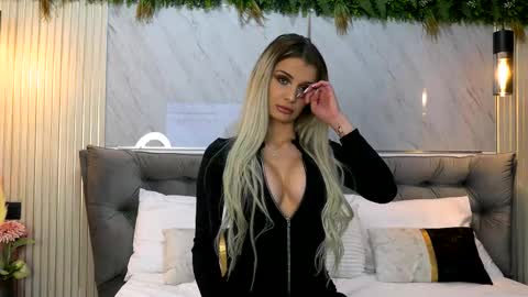 Snapshot of miacharm1 chatting on 01/09/26, 09:49 Mia online show from 01/09/26, 09:49