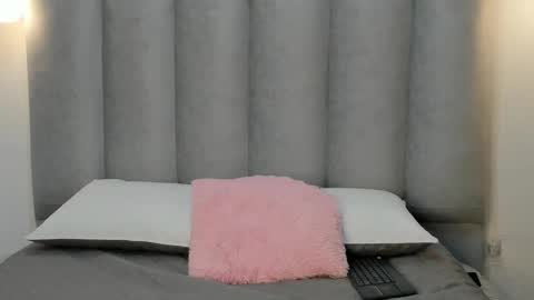 miacleark online show from 11/19/25, 08:31