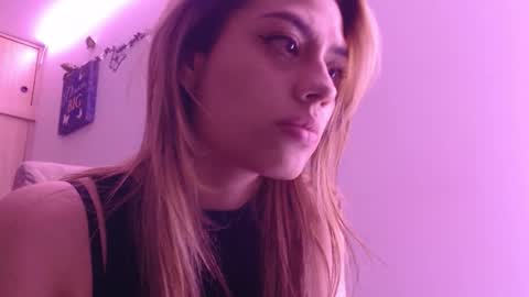 Miia  online show from 11/02/25, 04:04