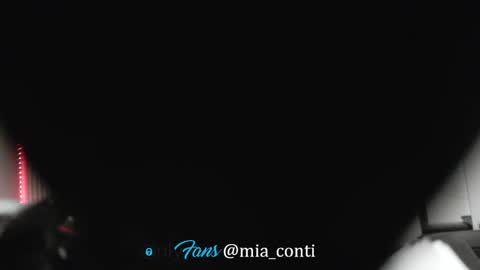 Snapshot of miacontilive chatting on 10/17/25, 08:00 miacontilive online show from 10/17/25, 08:00