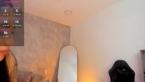 miacooper online show from 10/20/25, 12:05