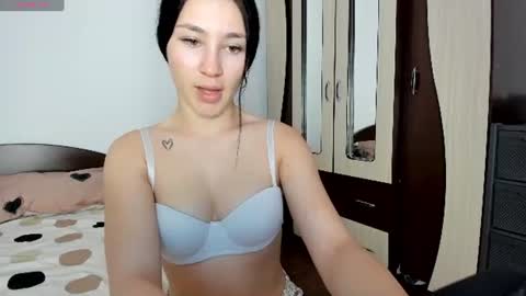 Mia  online show from 06/28/26, 08:04