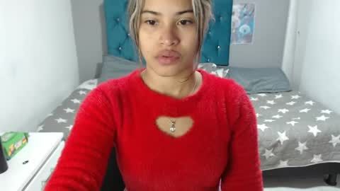 Snapshot of miacumgirl chatting on 04/15/26, 12:23 miacumgirl online show from 04/15/26, 12:23