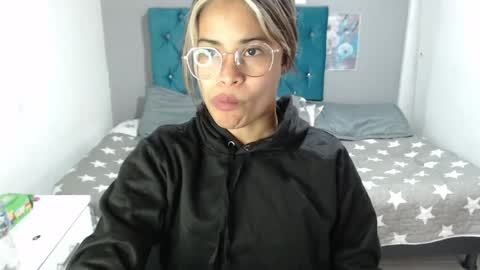 Snapshot of miacumgirl chatting on 04/16/26, 12:17 miacumgirl online show from 04/16/26, 12:17