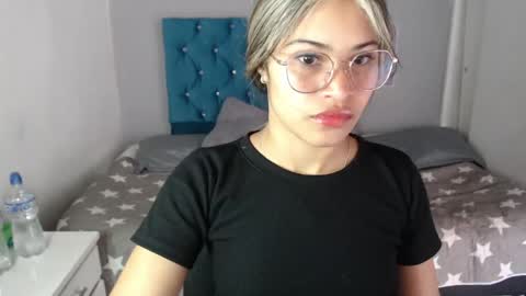 Snapshot of miacumgirl chatting on 04/20/26, 12:19 miacumgirl online show from 04/20/26, 12:19