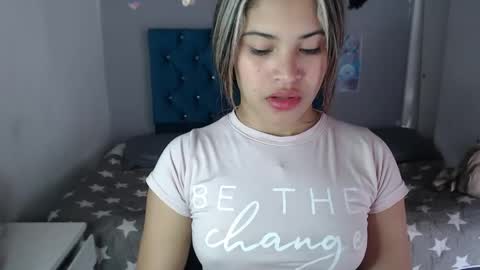 Snapshot of miacumgirl chatting on 04/21/26, 12:22 miacumgirl online show from 04/21/26, 12:22