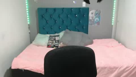 Snapshot of miacumgirl chatting on 06/16/26, 12:19 miacumgirl online show from 06/16/26, 12:19
