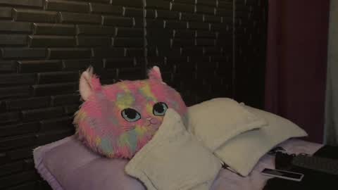 Mia online show from 01/23/25, 06:49