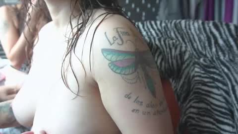 Snapshot of miadimota chatting on 01/18/26, 04:22 Mia online show from 01/18/26, 04:22