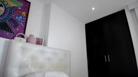 Mia online show from 09/08/25, 08:41